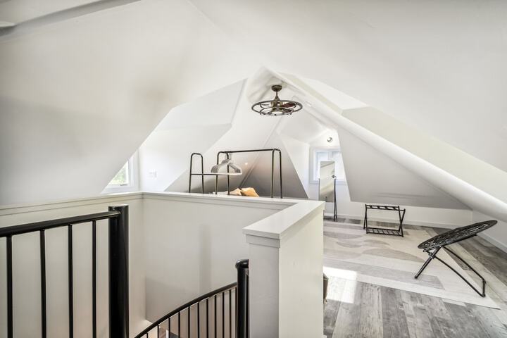 Pet’s FREE! Modern luxury steps from Russian River by Redawning