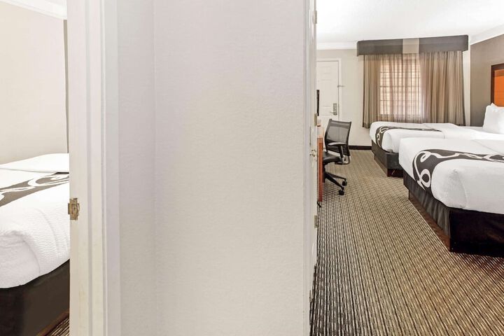 Room 25 of 34