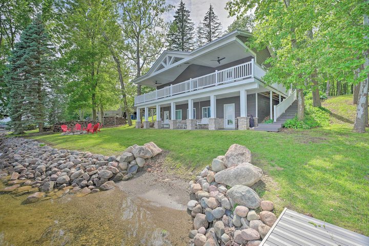 Coldwater Family Retreat w / Boat Dock & Grill!