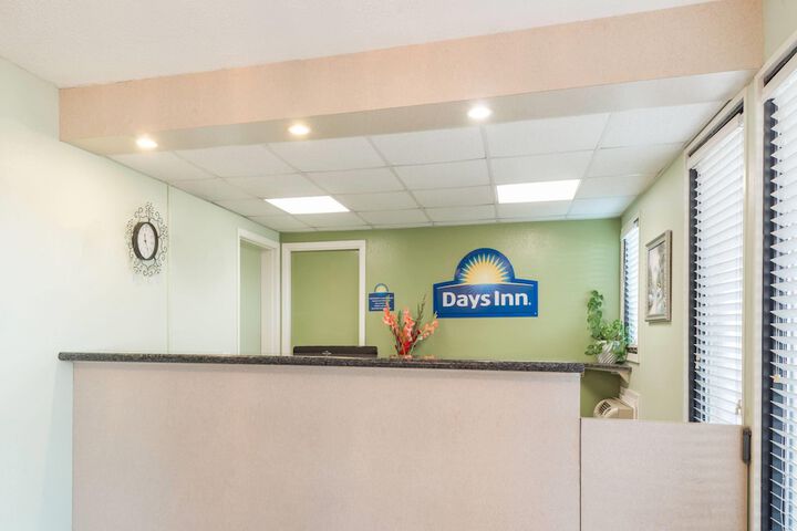 Days Inn by Wyndham San Marcos