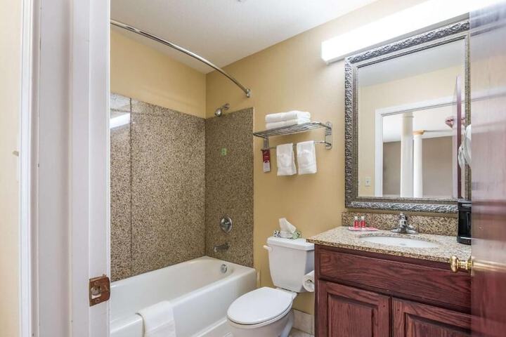 Bryant Inn & Suites
