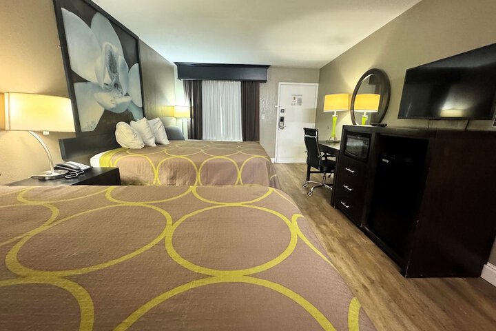 Super 8 by Wyndham Tupelo Airport