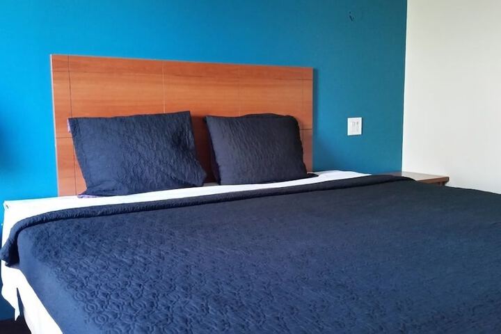 Room 6 of 17