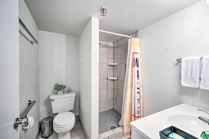 Parker Studio w / Patio & Direct River Access!