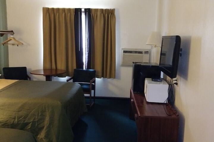Room 16 of 32