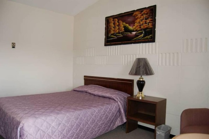 Room 6 of 10