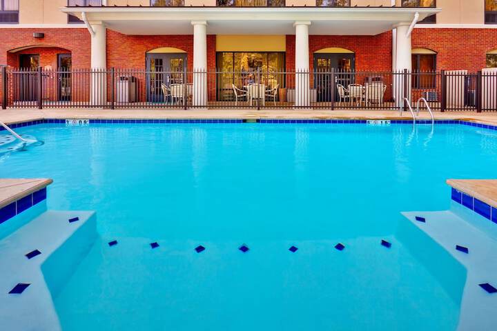 Holiday Inn Express & Suites Flowood by IHG