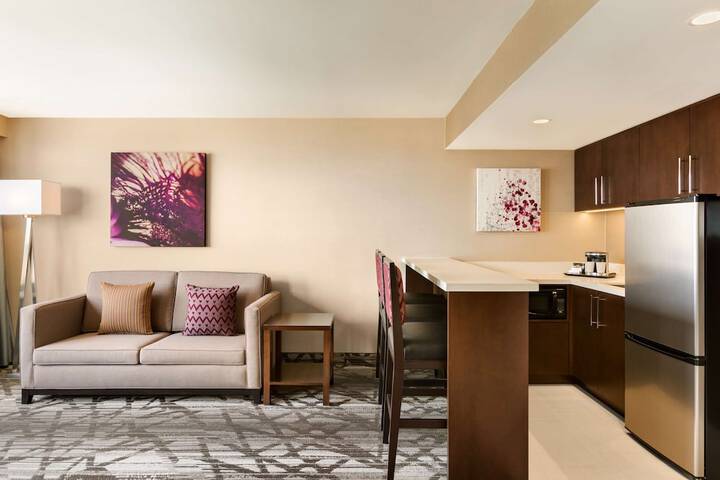DoubleTree by Hilton Toronto Airport West