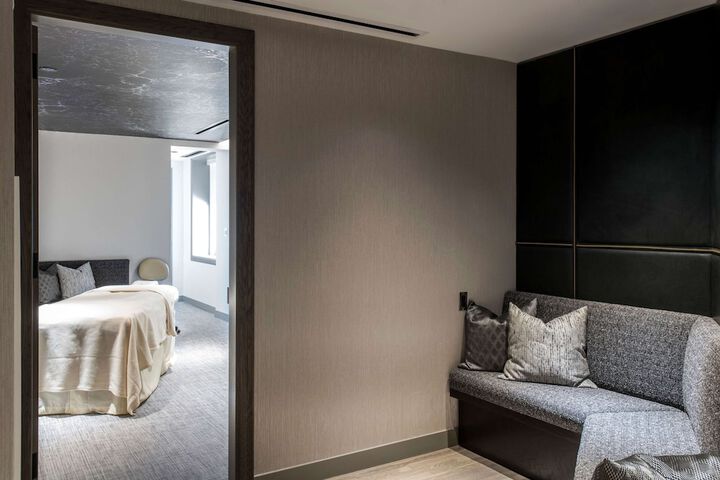 LondonHouse Chicago Curio Collection by Hilton