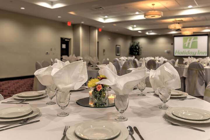 Ballroom/Hall 59 of 62
