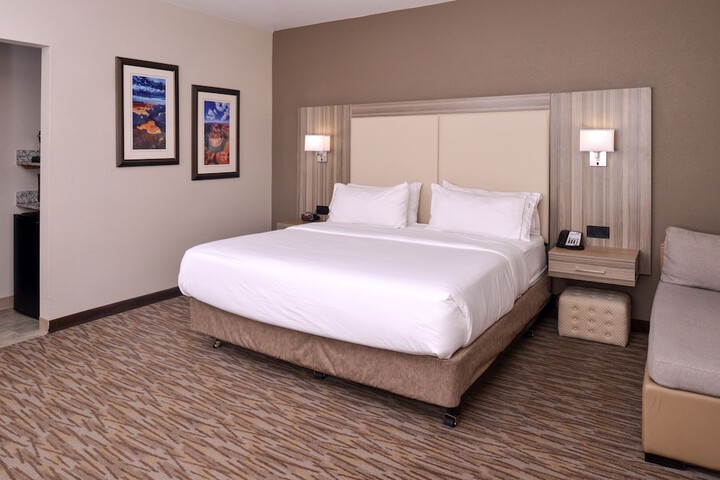 Holiday Inn Express & Suites Williams by IHG