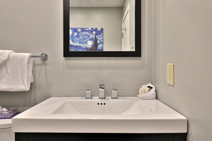 Room 151 of 213