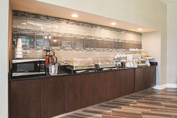 Breakfast/Coffee Service 40 of 44