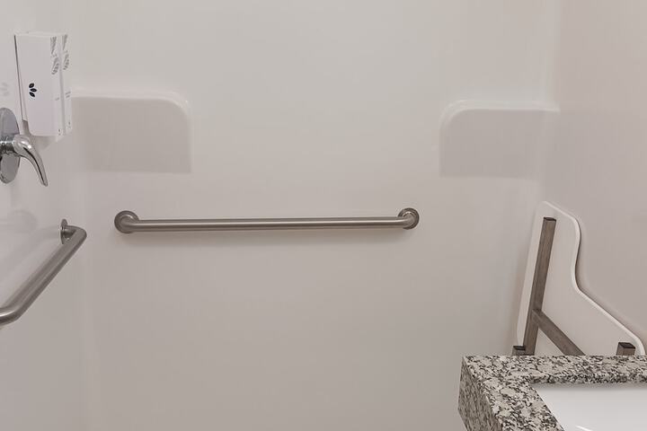 Room 6 of 10