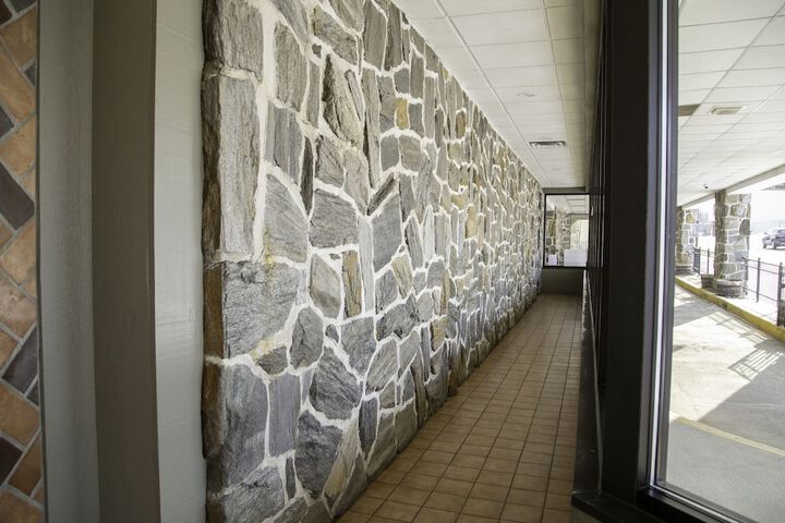 Ballroom/Hall 40 of 41