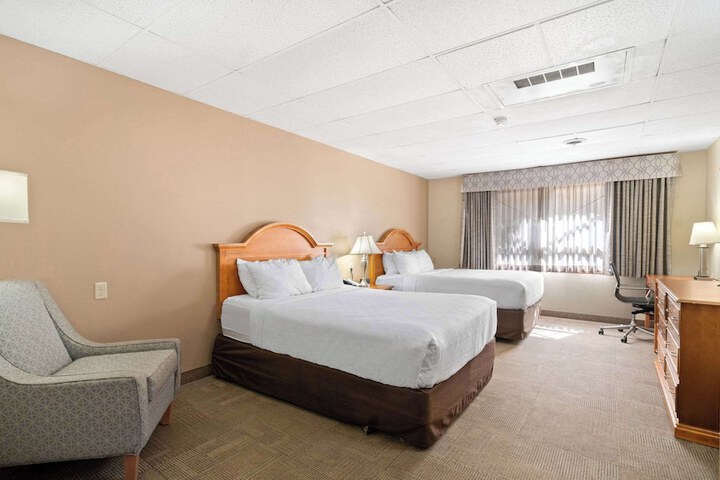 Room 34 of 89