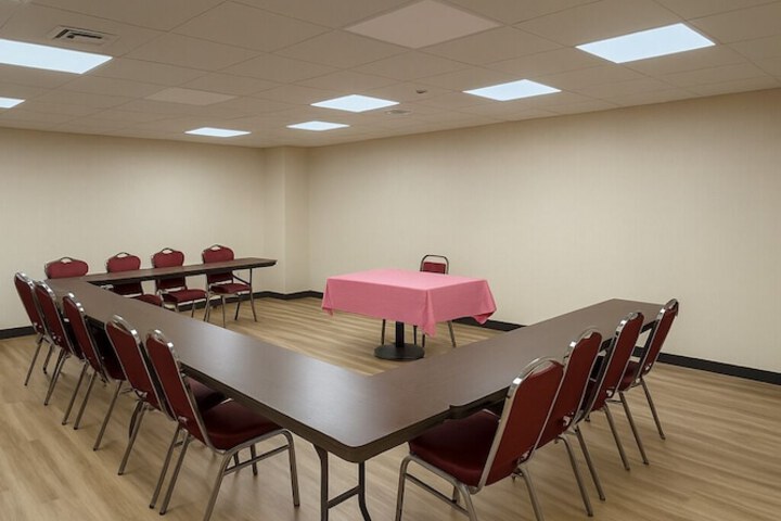 The Floral Park Motor Lodge