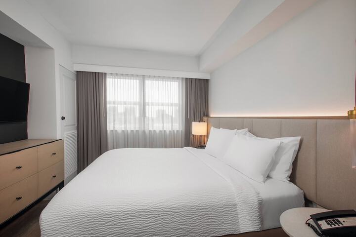 Room 27 of 44