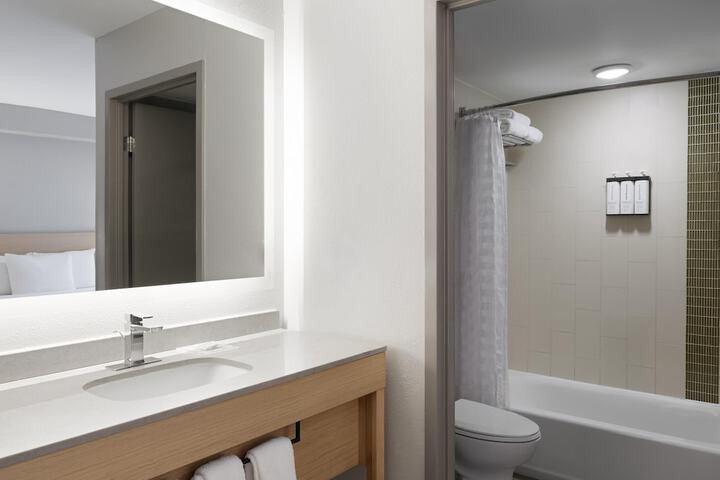 Hyatt Place Roanoke Airport / Valley View Mall
