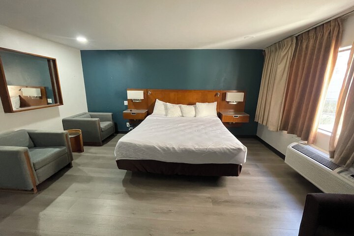 Room 33 of 39
