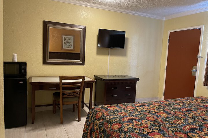 Room 10 of 11