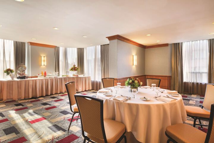 DoubleTree by Hilton Hotel Toronto Downtown