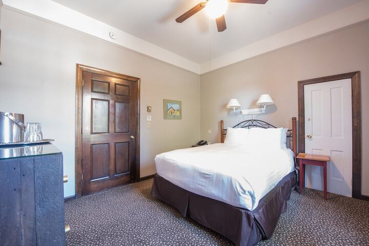 Room 18 of 43