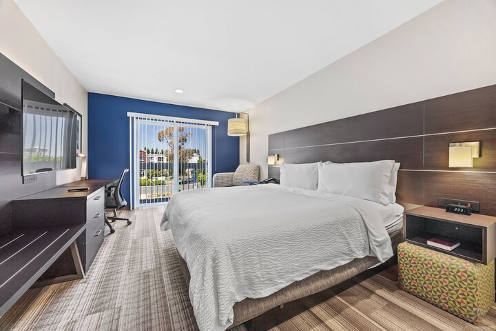 Holiday Inn Express Sunnyvale - Silicon Valley by IHG