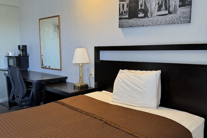 Room 13 of 37
