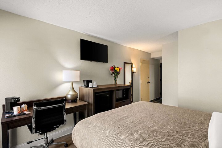 Room 25 of 40
