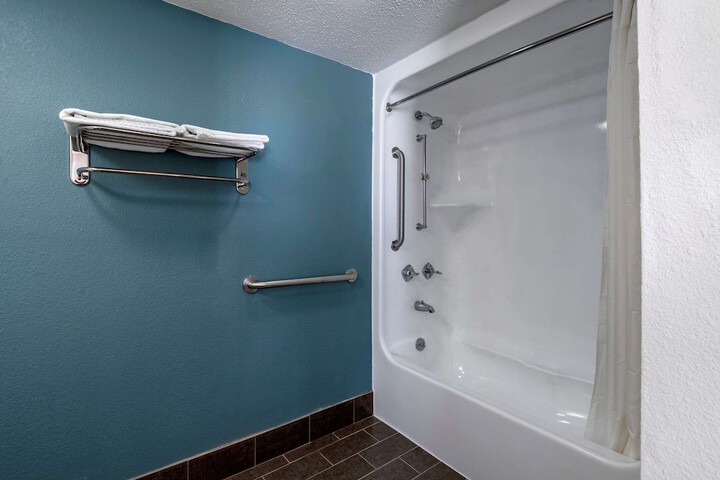 Room 20 of 33