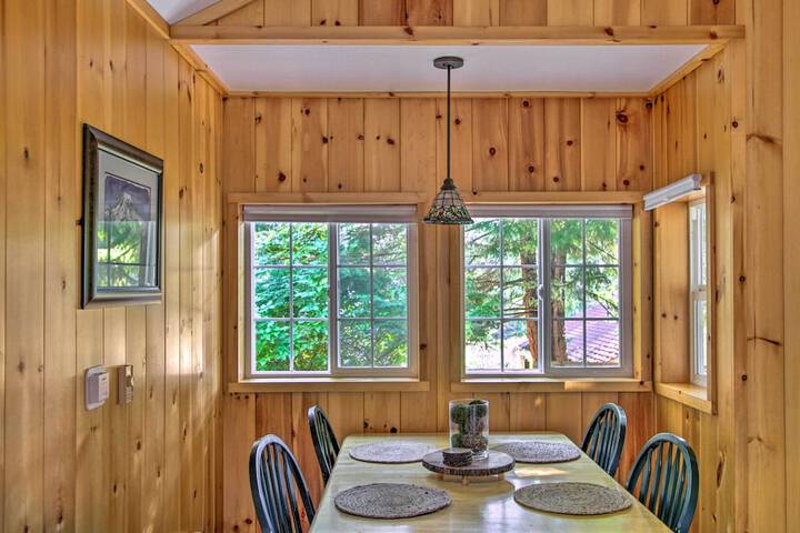 elk Hideaway: Ashford Cottage w / Hot Tub!