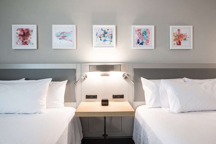 Room 34 of 62