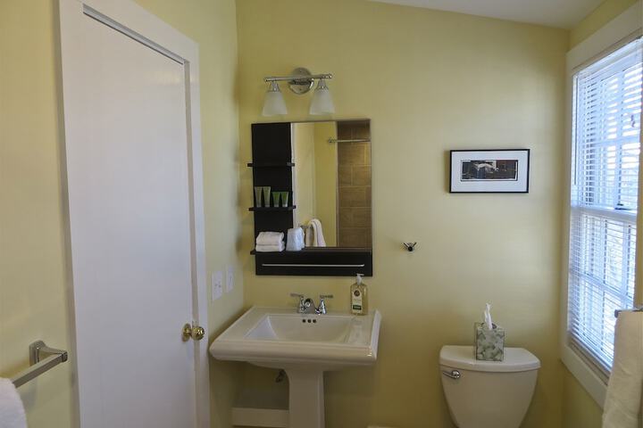 Room 12 of 18