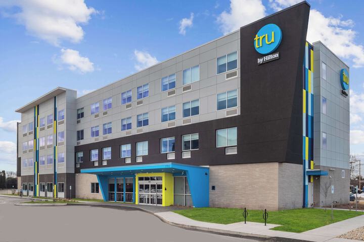 Tru by Hilton Janesville