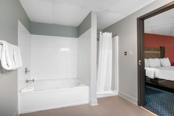 Room 8 of 32