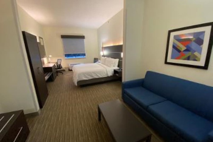 Room 17 of 43