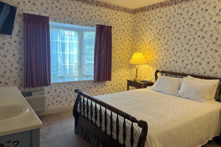 Strawtown Inn & Events