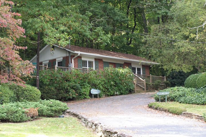 Mountain Aire Cottages Inn & Glamping