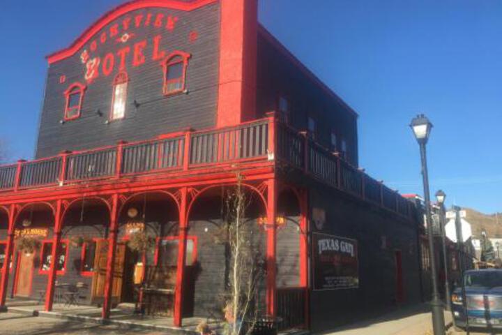 THE COCHRANE ROCKYVIEW HOTEL