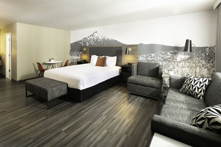 Waypoint Hotel