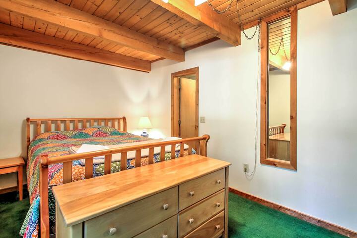 Cozy Bartlett Townhome 3 Mi to Attitash Mountain