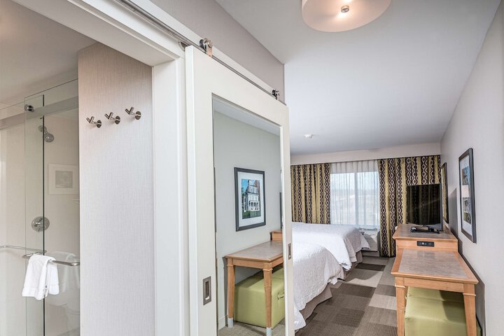 Room 27 of 47