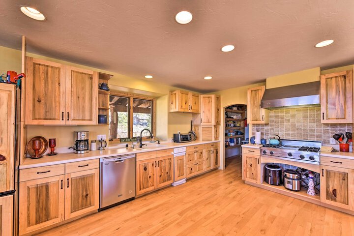 Luxe Twin Lakes House w / Mountain & Lake Views!
