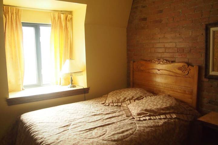 Room 27 of 39