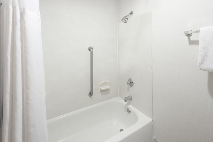 Room 9 of 19