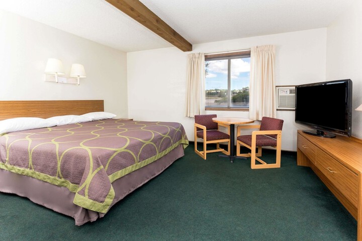 Room 6 of 14