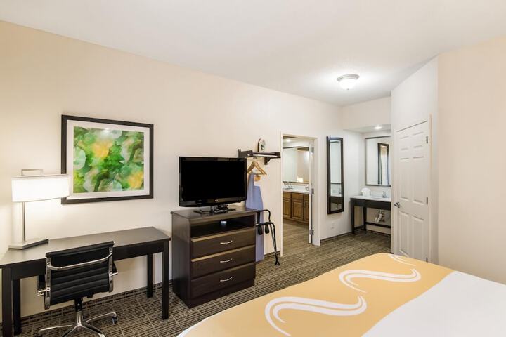 Room 15 of 48