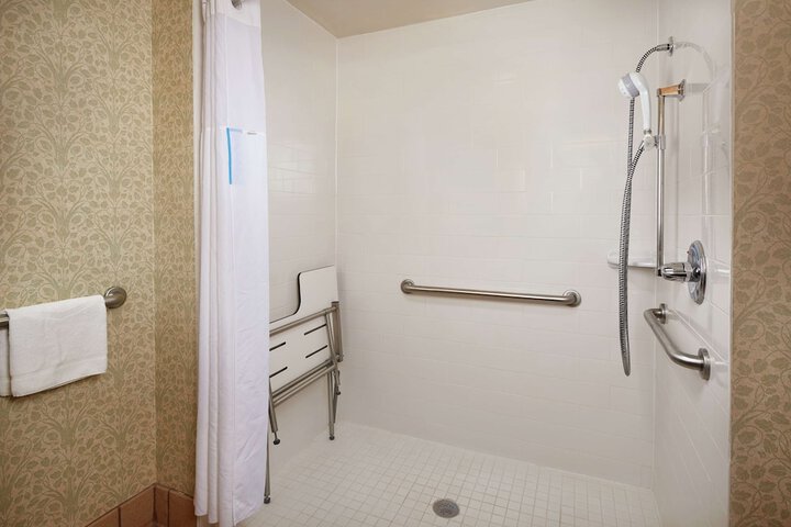 Room 6 of 24