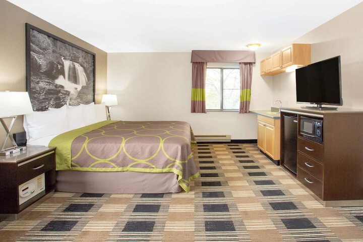 Room 16 of 28